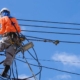What Should Linemen Do When Safety Equipment Fails During Work?